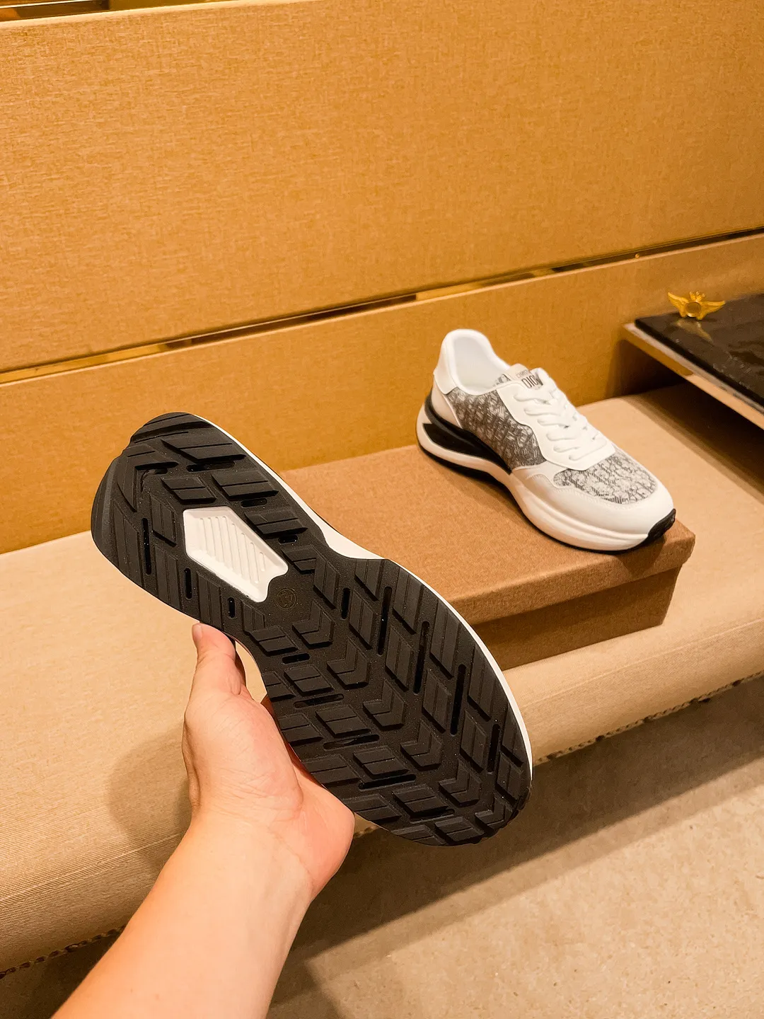 Men's shoes💰 460💰【Dior】🔥Men's high-end brand of shoes official website 1:1 latest masterpiece: the upper is made of Italian imported first-layer cowhide with a comfortable and breathable lining➕original non-slip and wear-resistant outsole🔥, making walking more convenient and comfortable! An exclusive new model, a stunning work, a beautiful 1:1 replica [color] compared to the official quality! Create a fashionable personality to set off your uniqueness! A must-have for trendy men! Classic🔥Size: 38-44 Color: 🔥 2⃣️ colors available🔥